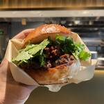 Burger PRINCE - 『チリミートパクチーバーガー¥1,600』 『ハートランド¥600』