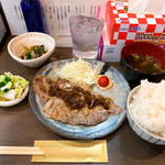 家庭料理居酒屋 よってって - 豚肉のオニオンがけ定食