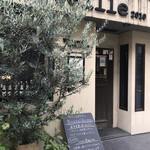 Wine Bar & Restaurant Bouteille - 何気ない外観ですが…
      店内は食のワンダーランド…フレンチというより、パスタが美味しく、素敵なイタリアンの感覚…