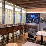 トップス キーズ カフェ - コンセントございます。PCワーク時に是非ご利用ください。