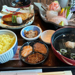 Amimoto Ryouri Toku Zoumaru - 金目鯛煮魚と刺身膳 2310円。