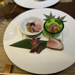 Fujino - お酒が欲しくなる鴨料理のラインナップ！鴨の肝やタタキなど貴重なレアっぽい前菜です✩.*˚