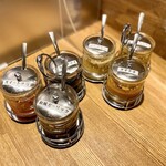 海南鶏飯本舗 - 最初にセットされるソース6種類