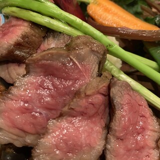 牧場直送グリルでお肉の旨味を堪能♪店内の直売所で購入も◎