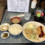 味恵 - 【コンビ定食Ｂ 500円】私の注文品。2番目に到着です。