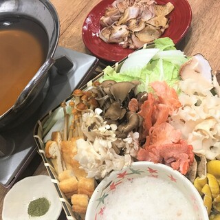 悠々特性あったかお鍋◎姉妹店のうどんが楽しめる内容もご用意！