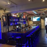 PUB Q - １６席あるカウンター