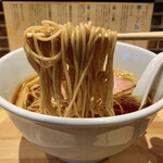 罪なきらぁ麺 - 醤油らぁ麺（麺アップ）