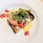 La Brianza - ブルスケッタいろいろ乗せフォンドゥーダソース。サワードゥが大変身な美味しさ、自作でサワードゥのオープンサンドよく作るけど、素晴らしいプロの仕事、完成度が段違いだわね～