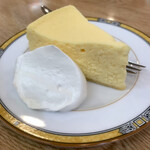 ぽえむ - ニューヨークチーズケーキ（生クリームつき）