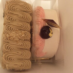 喜久家洋菓子舗 - 妻はバターケーキのモカケーキを選択。クラッシックな店舗