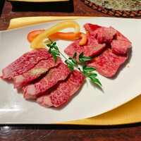 黒毛和牛焼肉 虎斑 北新地店 - ⚪︎タレの二種
                    ハラミ、モモのうちひら
