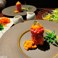 黒毛和牛焼肉 虎斑 北新地店 - ⚪︎極上赤身ユッケ
                    国産黒毛和牛　極上希少部位