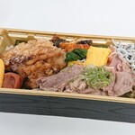 金のどんぶり - オープンセールで¥700のお弁当。牛肉は美味しかったです。小さなうなぎはカチカチ(^_^;)