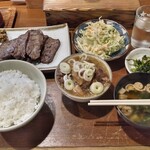 丹屋 - 牛タン4枚定食+牛すじ煮込み