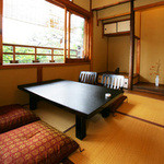 Manjirou - 二階のお座敷。広々として開放感があります。