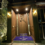 トゥ・ラ・ジョア イズム - 外観