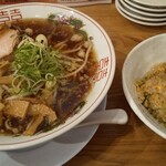 らーめん いろは - 醤油ラーメン\600の半炒飯セット\270。美味しい。