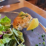 フォセッタ - 前菜盛り合わせ：烏賊と鶏肉のハンバーグ