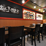 肉&麺カレーハウス - テーブル席