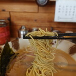 Nagahama Tonkotsu Ra-Men Ichi Banken - 針金の割にうまくできた麺リフト