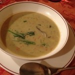 ツヴァイ ヘルツェン - 牡蠣のスープ