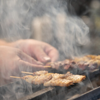 Yakitori (grilled chicken skewers) while it's hot! Eat without removing it from the skewer♪