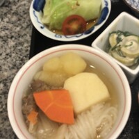 手料理 右近 - キャベツサラダと肉じゃが