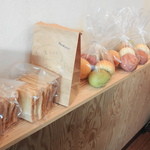 hatake 4968-12 - ４食入りのロールパンも買いました　これはまあフツウかなぁ。