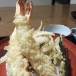 いづみ亭 - 天丼　コスパ最高！海老がデカイですわ。コスパ最高天丼ですね！