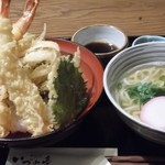 いづみ亭 - コスパ最強の大海老天丼と小さなうどんのセット　\1080　しかし海老が大きい！