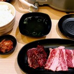 勝手にサワー ホルモンおいで屋 姫路北口みゆき通り店 - カルビ＆ハラミ定食(タレ)：660円