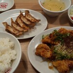 Gyouzashokudou Maruken - 油淋鶏餃子定食。かなりのボリューム。