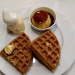 カフェモロゾフ 山陽百貨店 - 妹の頼んだワッフルプレート