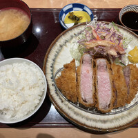 すき焼き 串カツ はるな 本町店 - イブ美豚の厚切りロースカツ