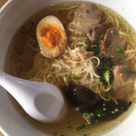 Shio Soba Sakuratei - スープを啜ると 日本人誰もが知ってる味が