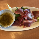 活魚料理 びんび家 - 灸（やいと）ガツオの刺身