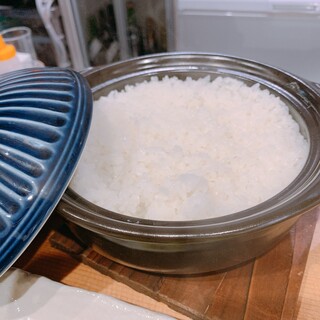 焼肉と相性抜群！土鍋ごはん・自家製サイドメニューも充実