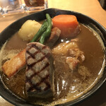 アルペンジロー - Aトリプルコラボカリー…牛、鷄、豚肉の入ったスープカレー1250円