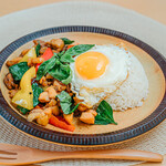 海南鶏飯本舗 - 大きすぎず、かつ食べ応えを意識して具材のカットの方程式。細かい計算の上味わい・食べ応え・満足感すべてがしっかりと形になりました！実にオモロい！