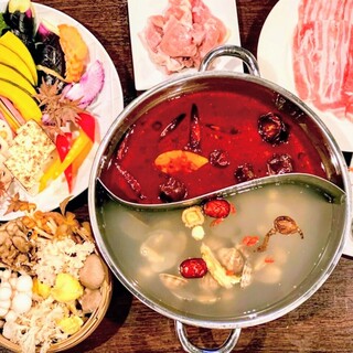 We are the only restaurant in Sangenjaya where you can enjoy authentic Hot pot!