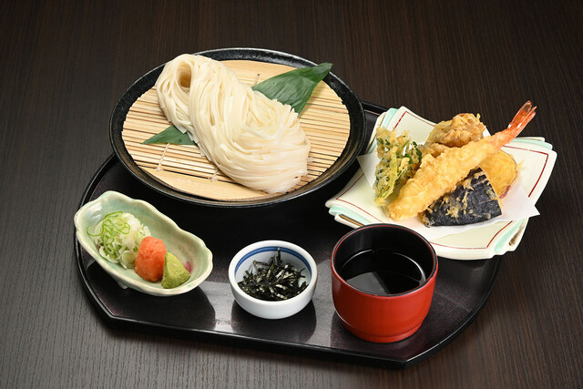 稲庭本舗明治佐助商店 - 四ツ小屋（うどん）の写真