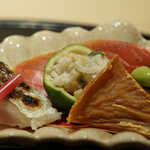 新ばし 星野 - 右端がむかご