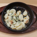 大衆酒場 ほていちゃん 立川南口店 - 鉄板にんにくバター炒め　表示110円→請求100円