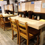 拉麺大公 - 店舗内観、レイアウトも変更