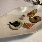アルモニーア - 前菜盛合せを左目からパシャ！