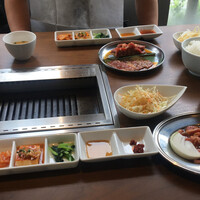 十勝ハーブ牛焼肉 MONMOM - ホルモン&カルビランチ