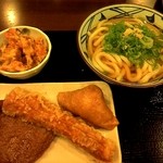 丸亀製麺 - かけうどんとバラ天にじゃこ天、ちくわ天、稲荷寿司