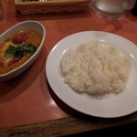 ヤミヤミカリー 中野店 - 完熟トマトとほうれん草のチーズカレー