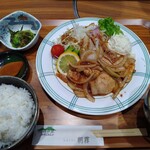 レストラン朝霧 - 豚生姜焼き定食（８８０円）